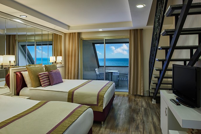 DELPHiN DiVA PREMiERE King Suit